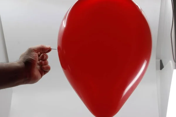 Needle Close Red Balloon — Stock Photo, Image