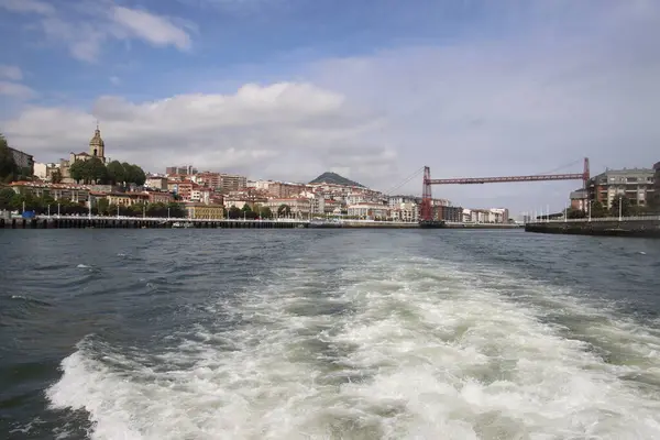 Bilbao Nehrinde Yol Alıyoruz — Stok fotoğraf