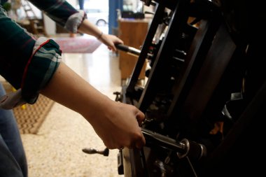 Kitapçıdaki eski yazıcı