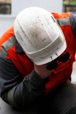 İşçi vardiyadan sonra yoruldu