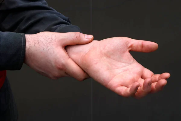 İşten sonra bilek ağrısı.