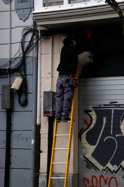 Man Working Ladder Royalty Free Stock Photos