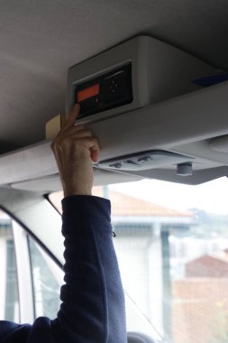 Seyahatten sonra takografı kontrol ediyorum.