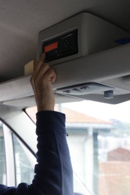 Seyahatten sonra takografı kontrol ediyorum.