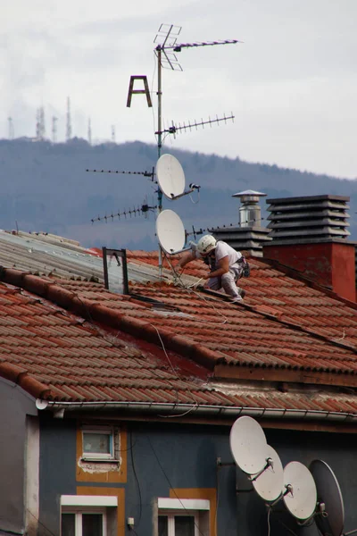 Maintenance works on a roof