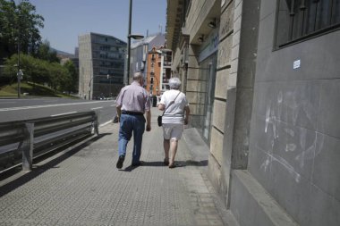 Kentsel bir çevrede yürümek