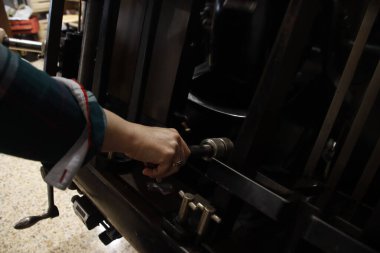 Eski bir yazıcı ile çalışmak