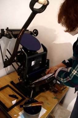 Eski bir yazıcı ile çalışmak