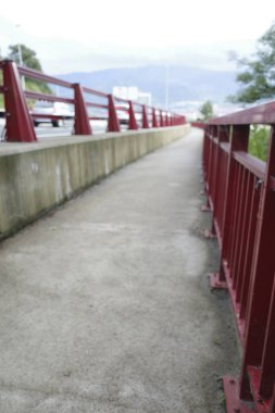 Kentsel bir ortamda yol