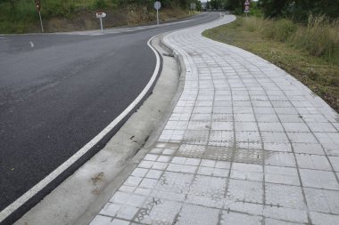 Kentsel bir ortamda yol