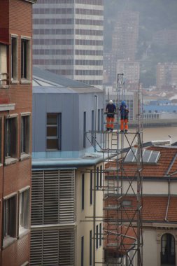 Kentsel bir çevrede inşaat alanı