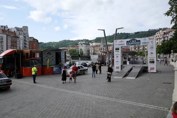 Bilbao şehir merkezinde klasik araba rallisi sergisi