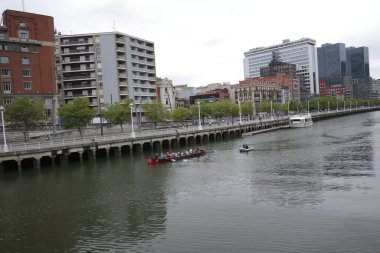 Bilbao nehrinde kürek yarışması