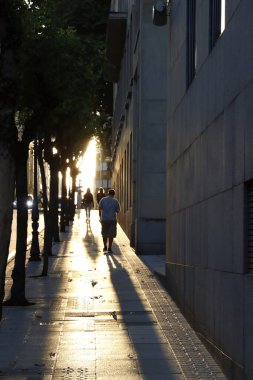 akşam sokakta