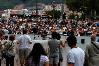 Çocukların aşılanmasına karşı vax karşıtı gösteri 