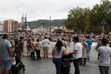 Çocukların aşılanmasına karşı vax karşıtı gösteri 