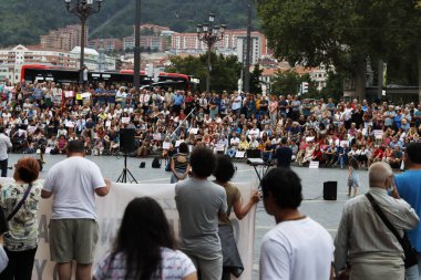 Çocukların aşılanmasına karşı vax karşıtı gösteri 