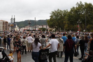 Çocukların aşılanmasına karşı vax karşıtı gösteri 