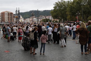 Çocukların aşılanmasına karşı vax karşıtı gösteri 