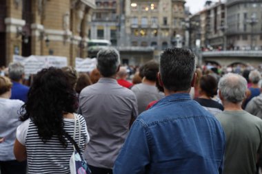 Çocukların aşılanmasına karşı vax karşıtı gösteri 