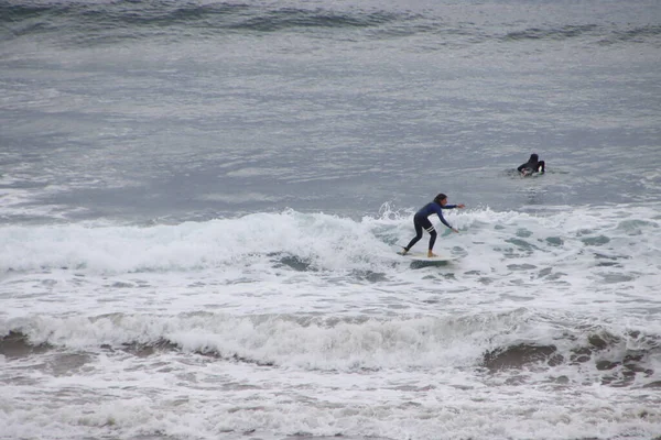 Surfing Letni Dzień — Zdjęcie stockowe