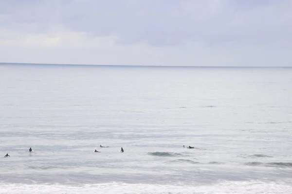Yaz Gününde Sörf Yapmak — Stok fotoğraf