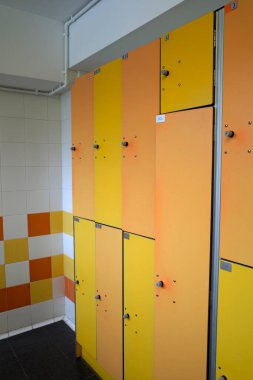 Boş modern soyunma odası