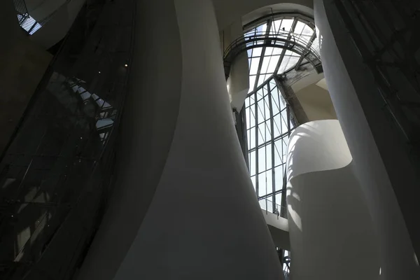 毕尔巴鄂的现代建筑 — 图库照片