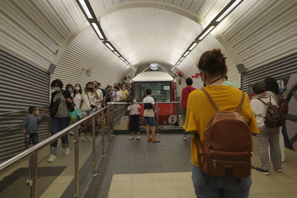 People Waiting Zipper Train — Stock Photo, Image