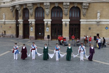 Bask halk dansı gösterisi