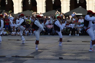 Bask halk dansı gösterisi