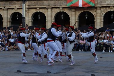 Bask halk dansı gösterisi