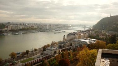 Macaristan 'ın Budapeşte kentinden Tuna Nehri manzarası