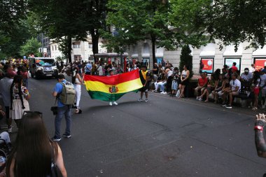 Bolivya 'nın bağımsızlığının 200. yıldönümü için geçit töreni