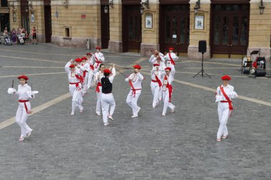 Bask halk dansı gösterisi