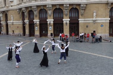 Bask halk dansı gösterisi