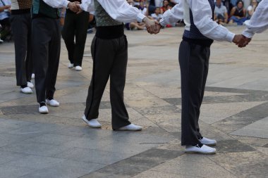 Bask halk dansı gösterisi