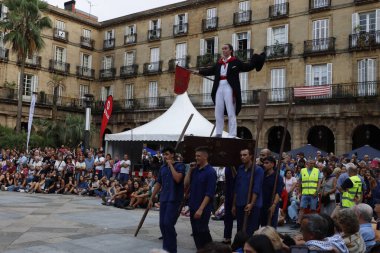 Bask halk dansı gösterisi