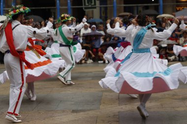 Bask halk dansı gösterisi