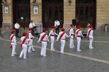 Bask halk dansı gösterisi