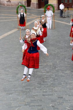 Bask halk dansı gösterisi