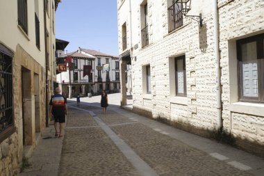 İspanya 'nın Covarrubias kasabasında klasik bir ev.