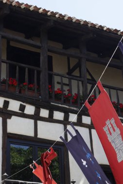 İspanya 'nın Covarrubias kasabasında klasik bir ev.