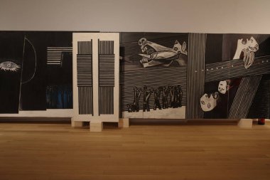 Sanat müzesini ziyaret et.