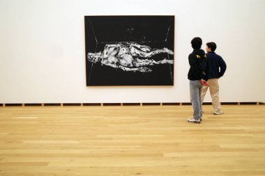 Müzedeki sanat eserleri.