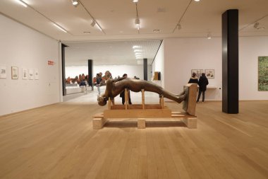 Müzedeki sanat eserleri.