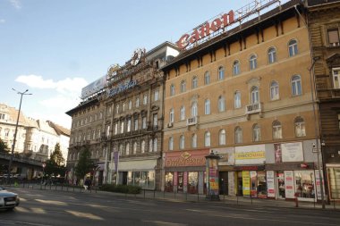 BUDAPEST, HUNGARY - 23 Ekim 2025: Budapeşte şehir merkezinde klasik mimari