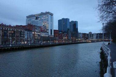 Bilbao şehrinin modern mimarisi