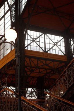 Macaristan 'ın Budapeşte şehrinde klasik bir pazarın içinde.