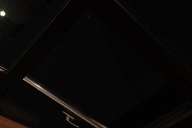 Yağmurlu gece şehir